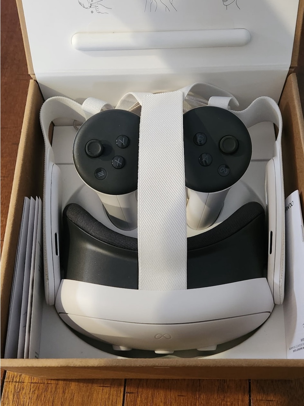 Quest 3 Standalone VR Headset - White - Picture 2 of 8